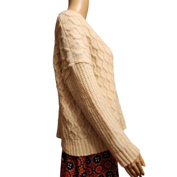 American Eagle Chunky Oversized V-neck Button Sweater Size S - Picture 4 of 11